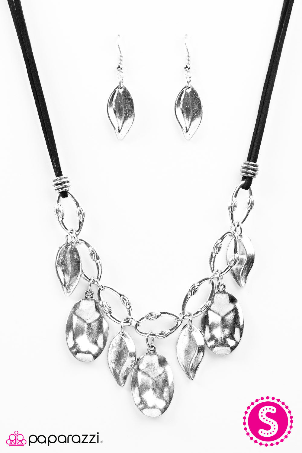 Paparazzi ♥ Nature Versus Nurture - Black ♥ Necklace