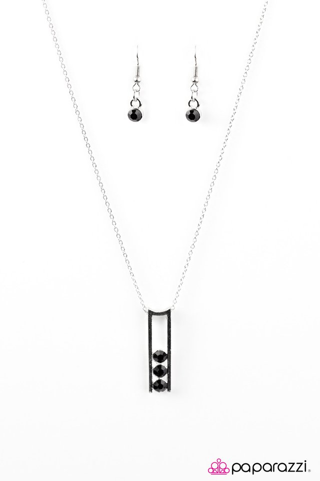 Paparazzi ♥ Seize The Sparkle - Black ♥ Necklace