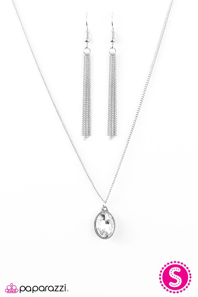 Paparazzi ♥ Chasing A GLEAM - White ♥ Necklace