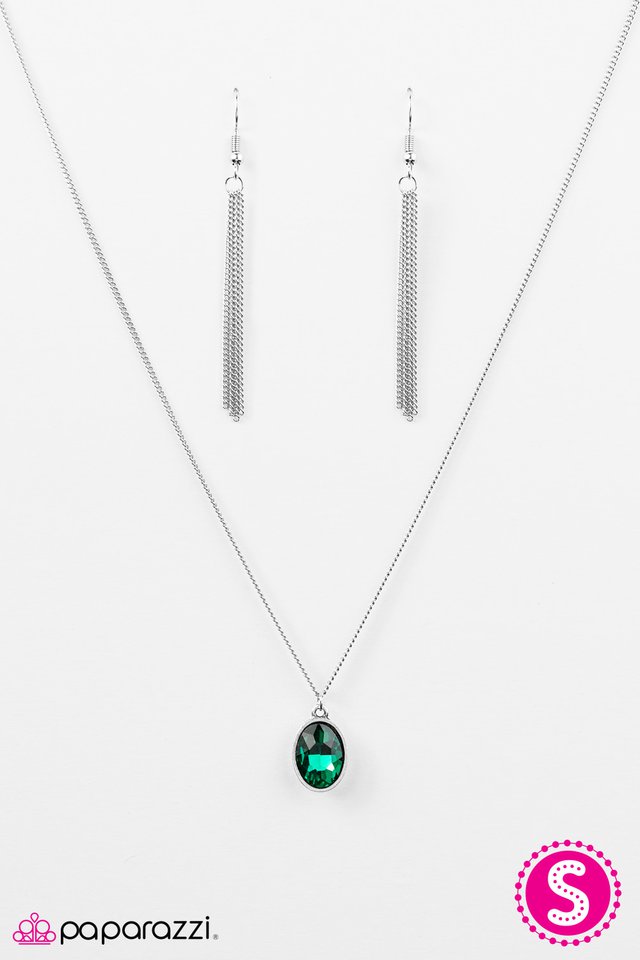 Paparazzi ♥ Chasing A GLEAM - Green ♥ Necklace