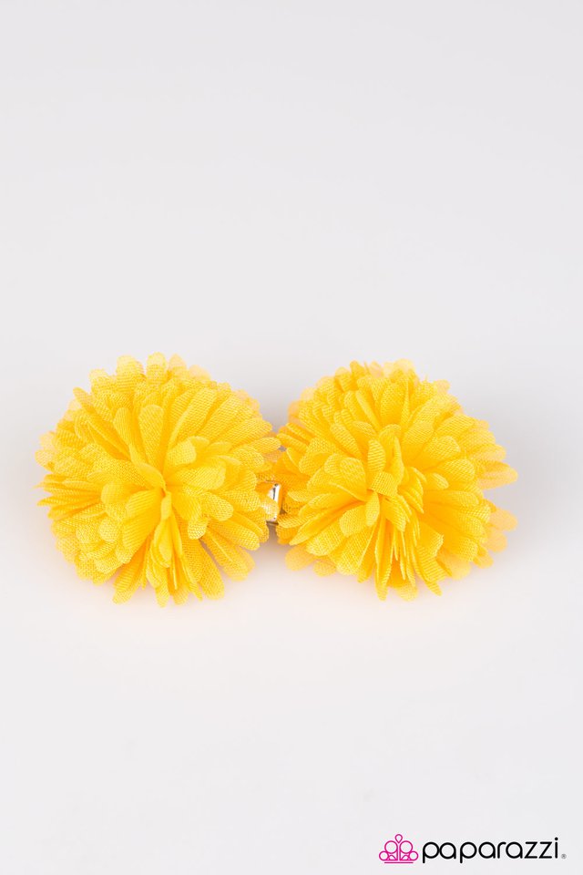 Paparazzi ♥ Summer Pom Poms - Yellow ♥ Hair Clip