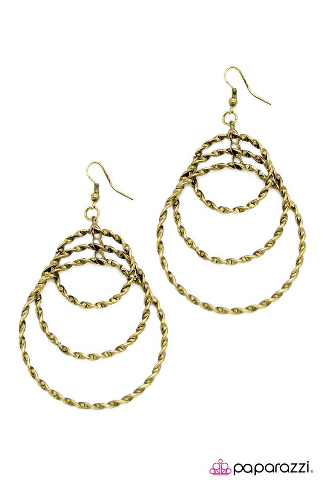 Paparazzi ♥ Hey, Houdini! - Brass ♥ Earrings