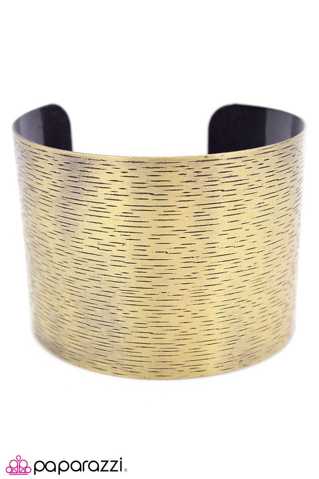 Paparazzi ♥ Brush It Off - Brass ♥ Bracelet