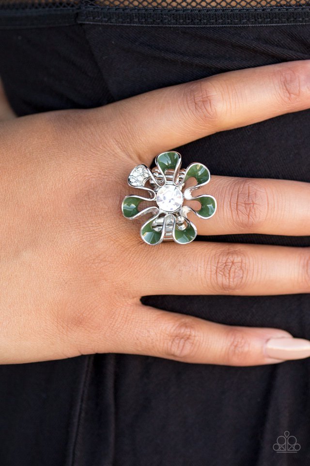 Paparazzi ♥ Flowering Flower Patch - Green ♥ Ring