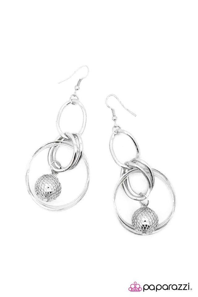 Paparazzi ♥ MESHmerized - Silver ♥ Earrings