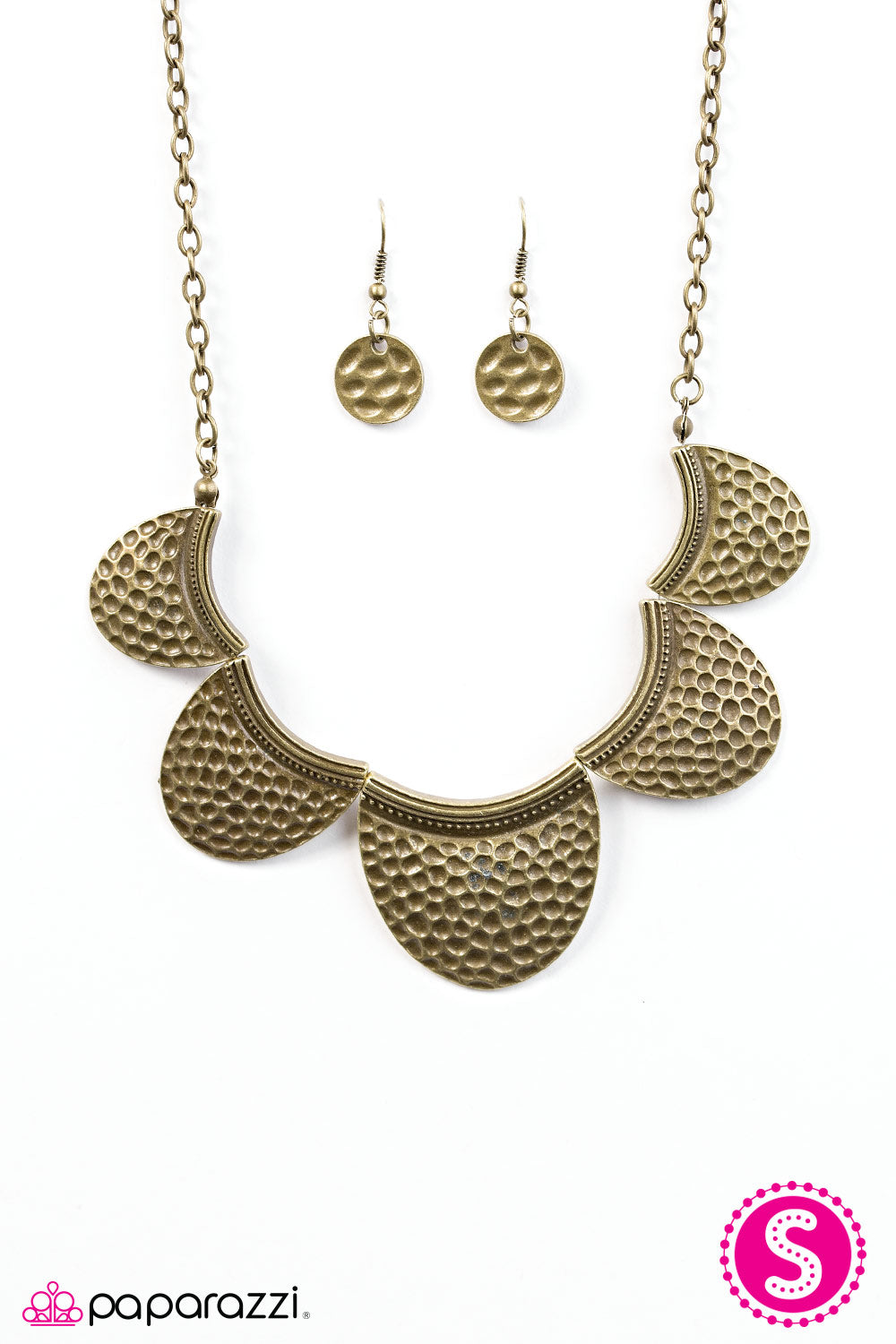 Paparazzi ♥ Prehistoric Princess - Brass ♥ Necklace