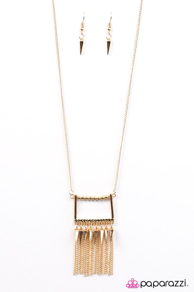 Paparazzi ♥ Sharp Sophistication - Gold ♥ Necklace
