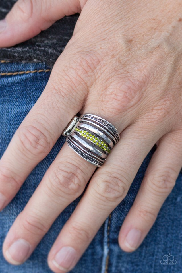Paparazzi ♥ Paramount Shimmer - Green ♥ Ring