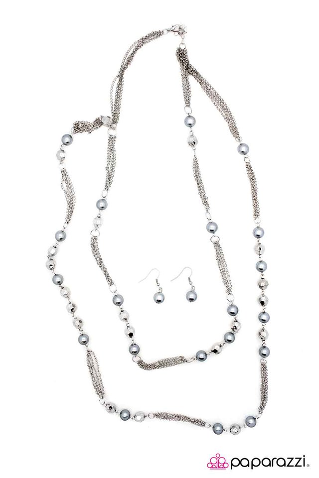 Paparazzi ♥ Metallic Melody - Silver ♥ Necklace