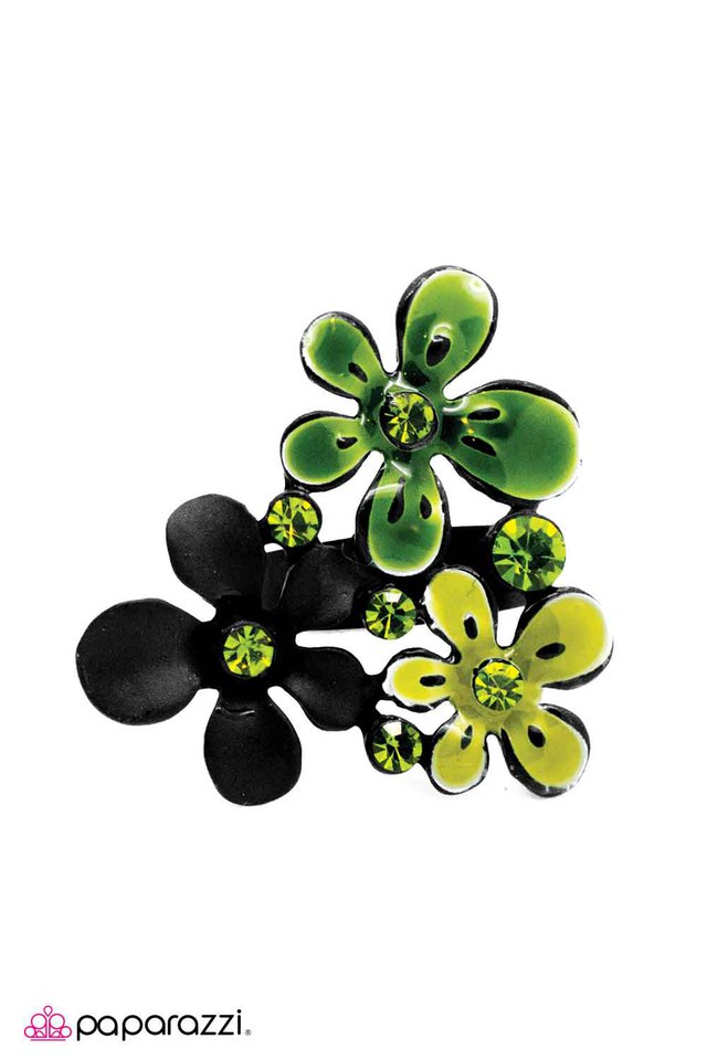 Paparazzi ♥ How Does Your Garden Grow? - Green ♥ Ring