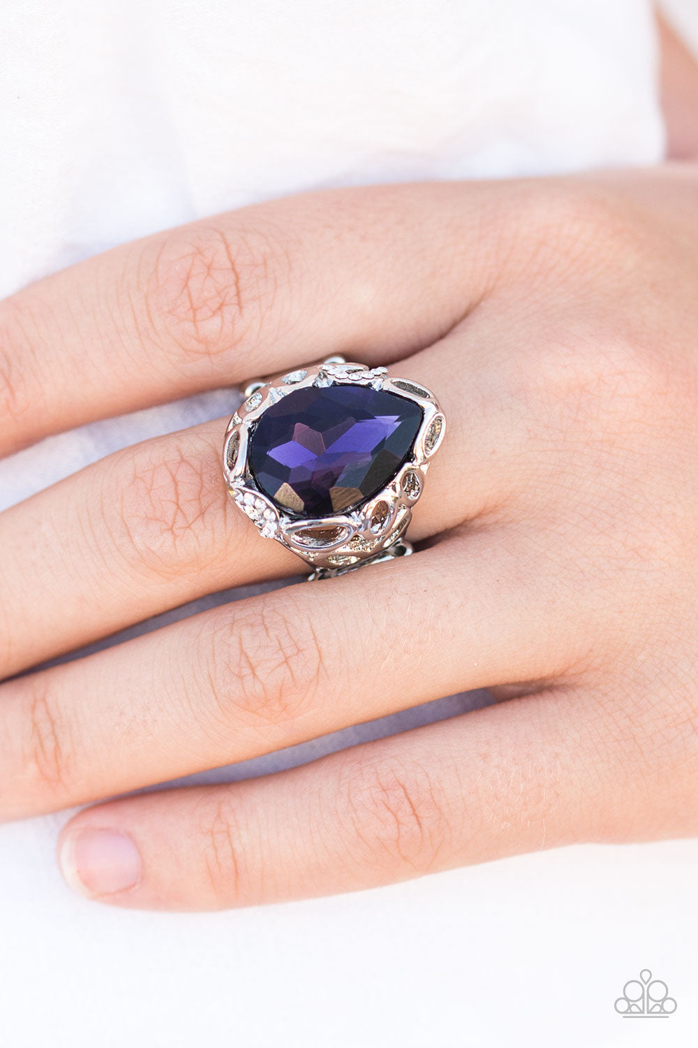 Paparazzi ♥ Live Like A Queen - Purple ♥ Ring
