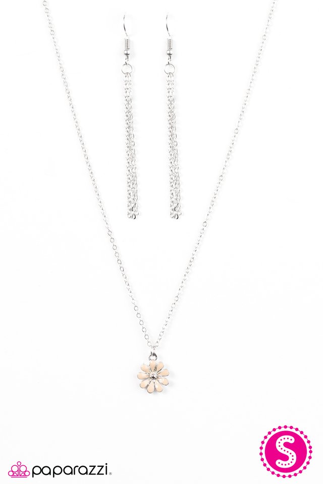 Paparazzi ♥ Flower Formal - Brown ♥ Necklace
