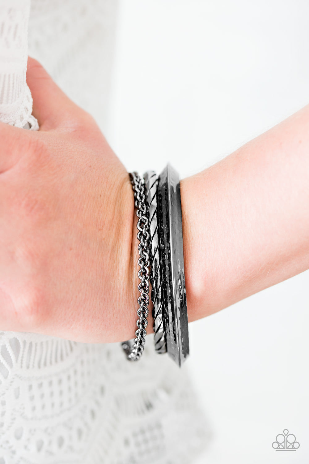 Paparazzi ♥ Not Very Ladylike - Black ♥ Bracelet