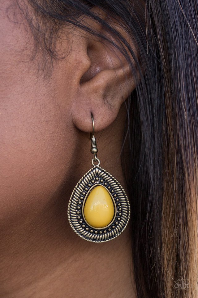 Paparazzi ♥ Lost In The Jungle - Yellow ♥ Earrings