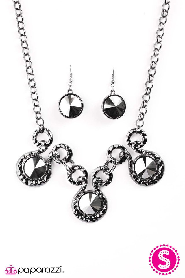 Paparazzi ♥ Hypnotized - Black/Gunmetal ♥ Necklace