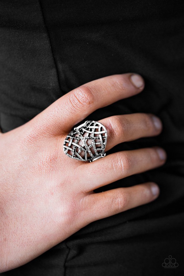 Paparazzi ♥ Controlled Chaos - Black ♥ Ring