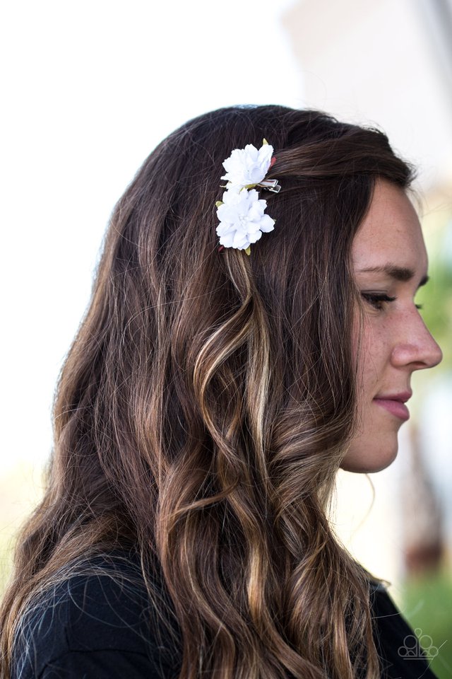 Paparazzi ♥ Autumn Blossoms - White ♥ Hair Clip