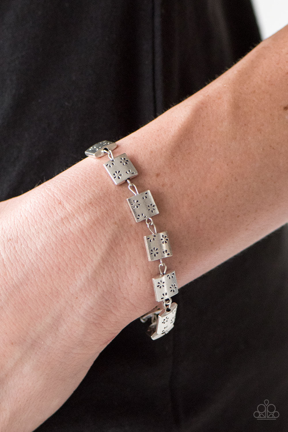 Paparazzi ♥ Secret GARDENIA - Silver ♥ Bracelet