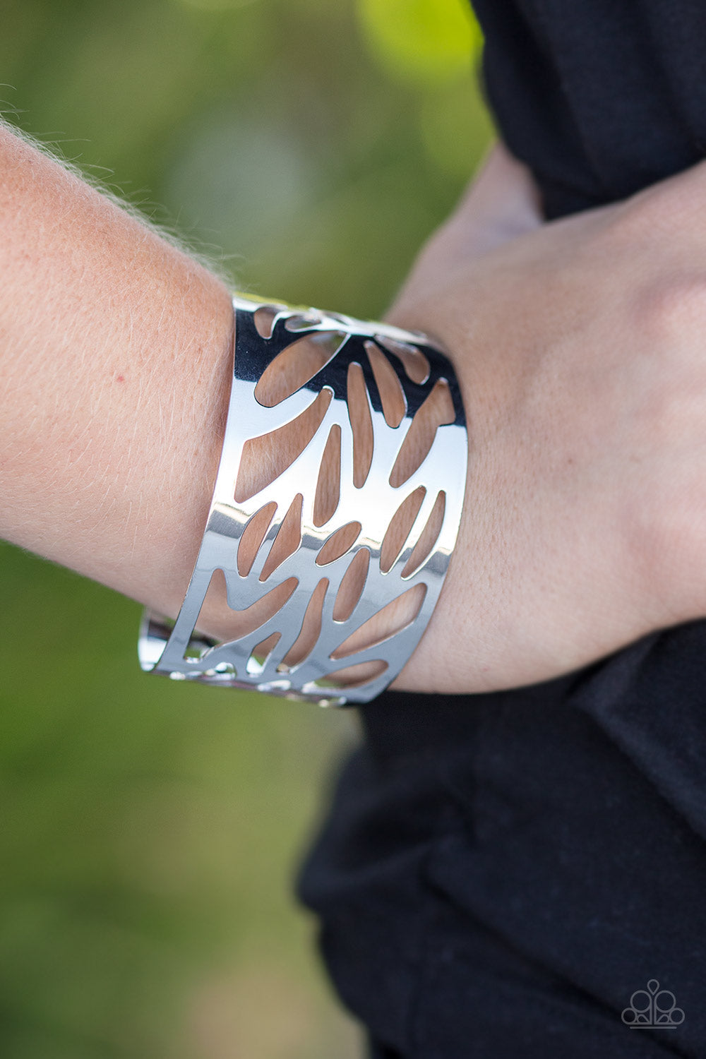 Paparazzi ♥ Metallic Megalith - Silver ♥ Bracelet