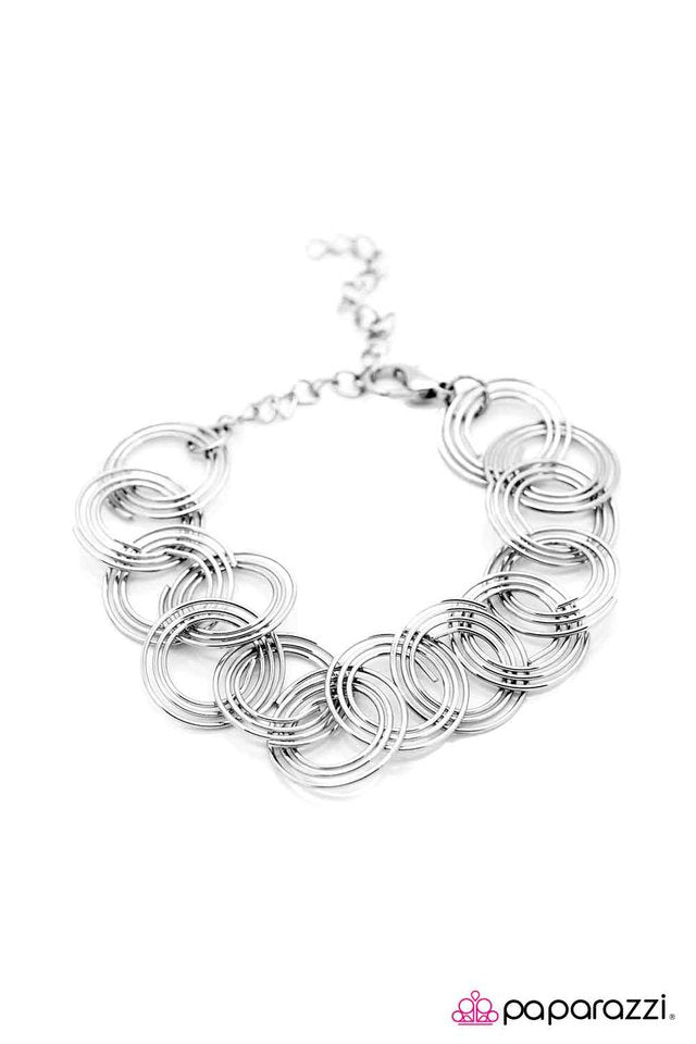 Paparazzi ♥ Endlessly Interlocked - Silver ♥ Bracelet