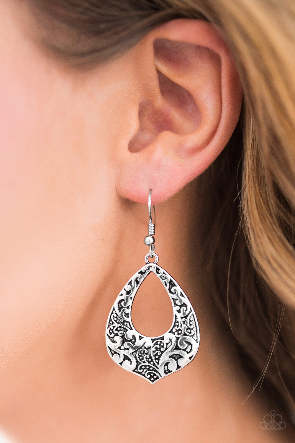 Paparazzi ♥ Ill Be VINE - Silver ♥ Earrings