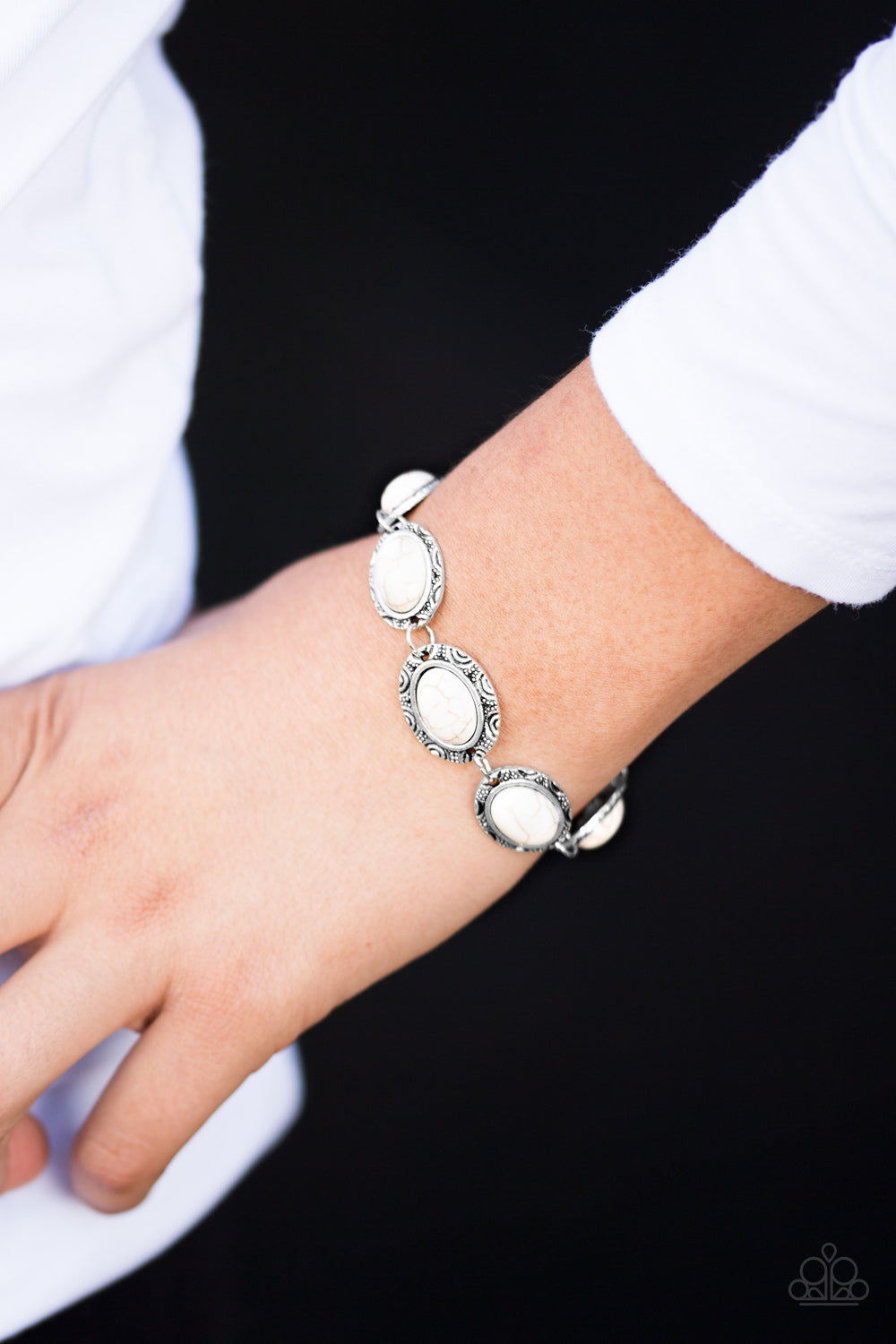 Paparazzi ♥ Catch You On The CLIFFSIDE - White ♥ Bracelet