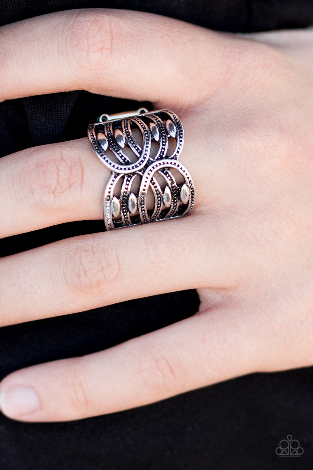 Paparazzi ♥ The Glory DAZE - Silver ♥ Ring