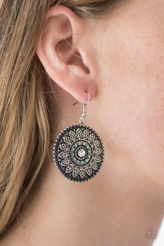 Paparazzi ♥ Garden Flower - Whtie ♥ Earrings
