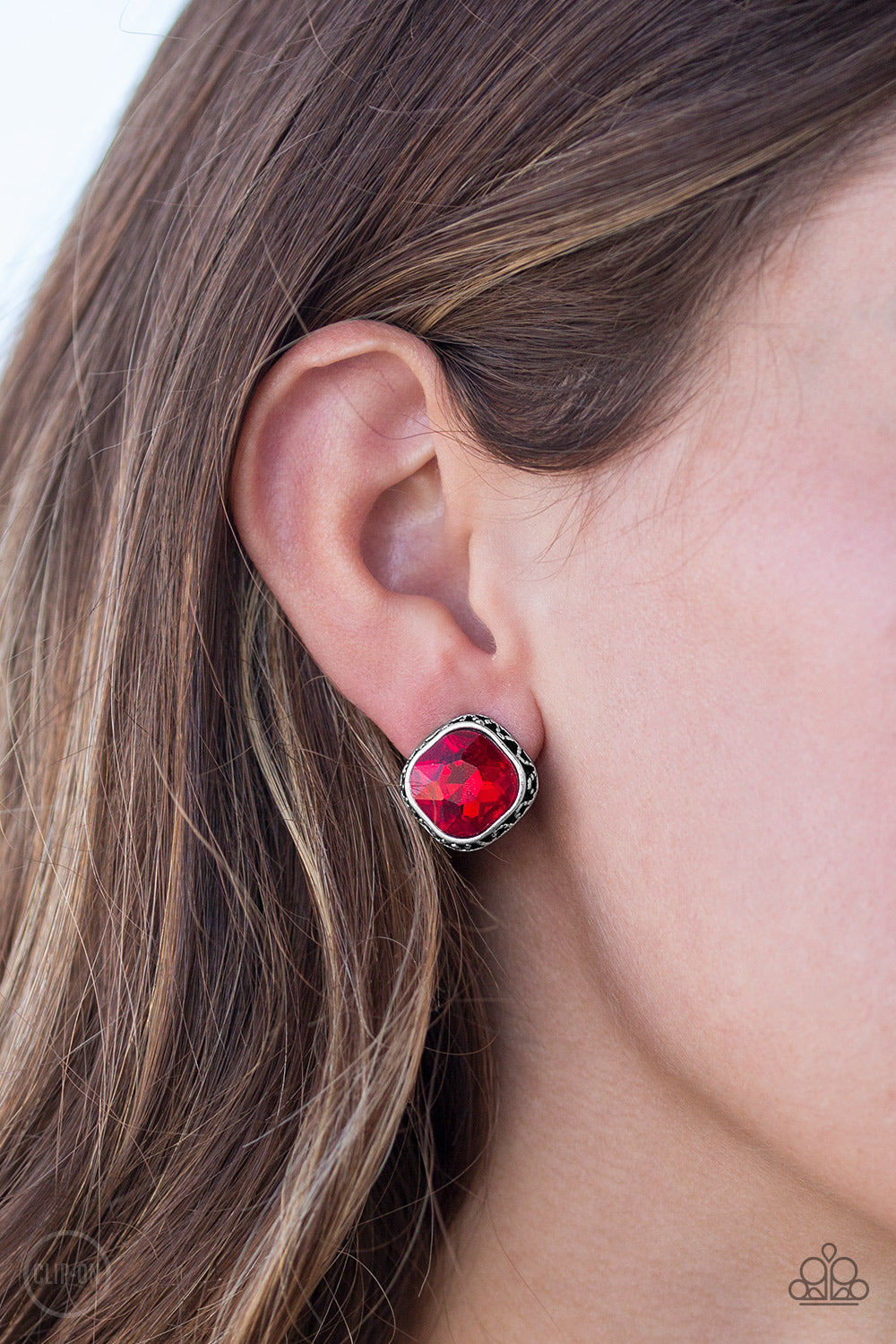 Paparazzi ♥ Turn On The Swag - Red Clip-On ♥ Clip-On