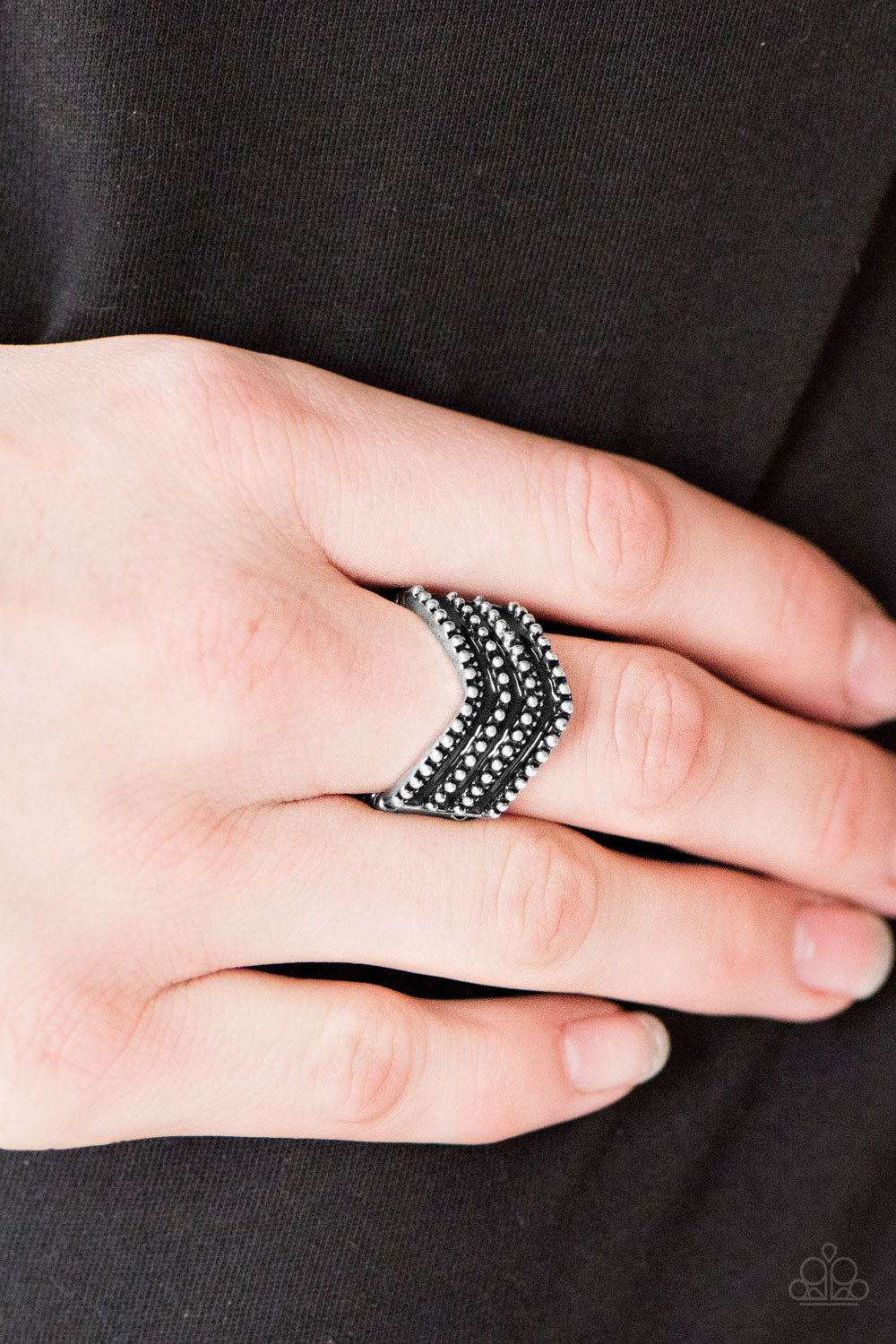 Paparazzi ♥ Wild Ways - Black ♥ Ring