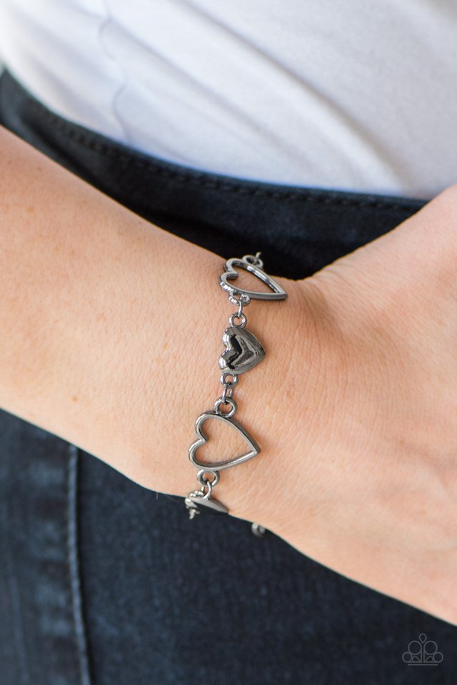 Paparazzi ♥ HEART To Handle - Black ♥ Bracelet