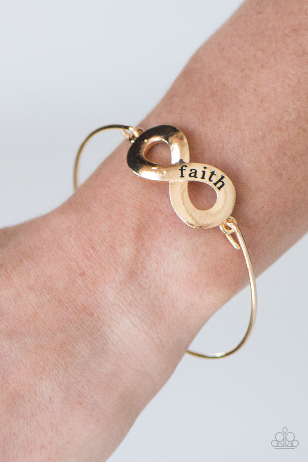 Paparazzi ♥ Keep The Faith - Gold ♥ Bracelet
