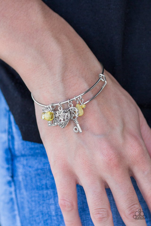 Paparazzi ♥ Locked On - Yellow ♥ Bracelet