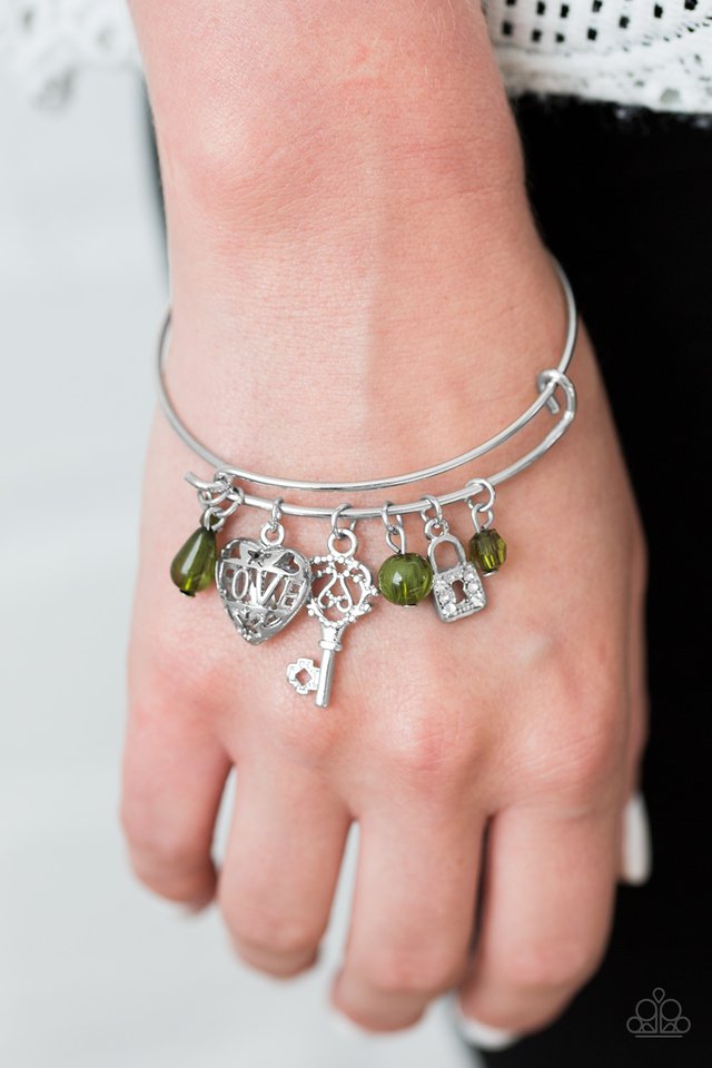 Paparazzi ♥ Locked On - Green ♥ Bracelet