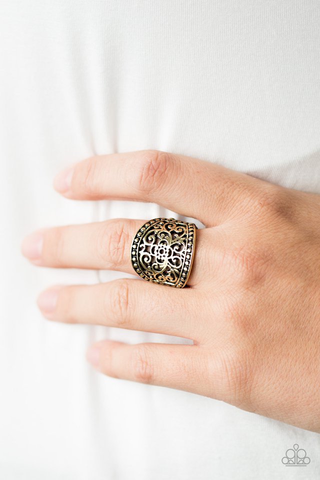 Paparazzi ♥ Floral Finale - Brass ♥ Ring
