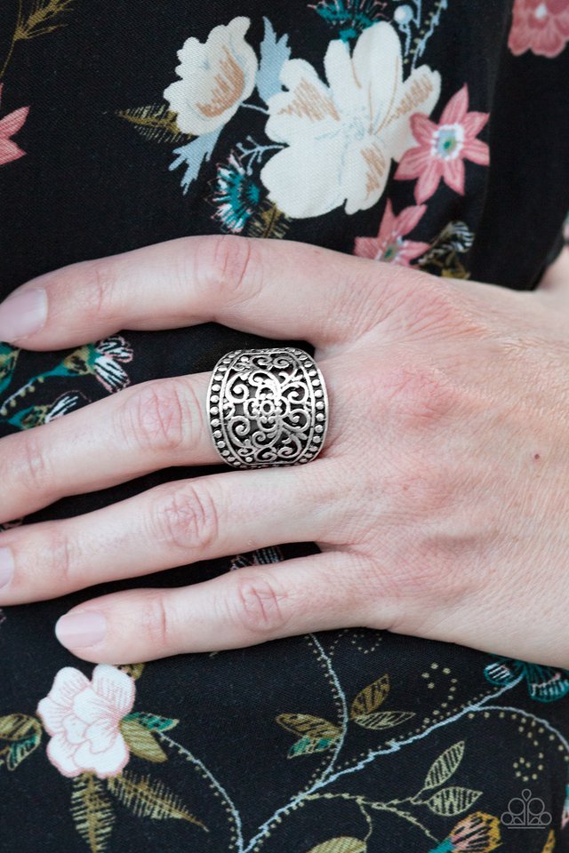 Paparazzi ♥ Floral Finale - Silver ♥ Ring