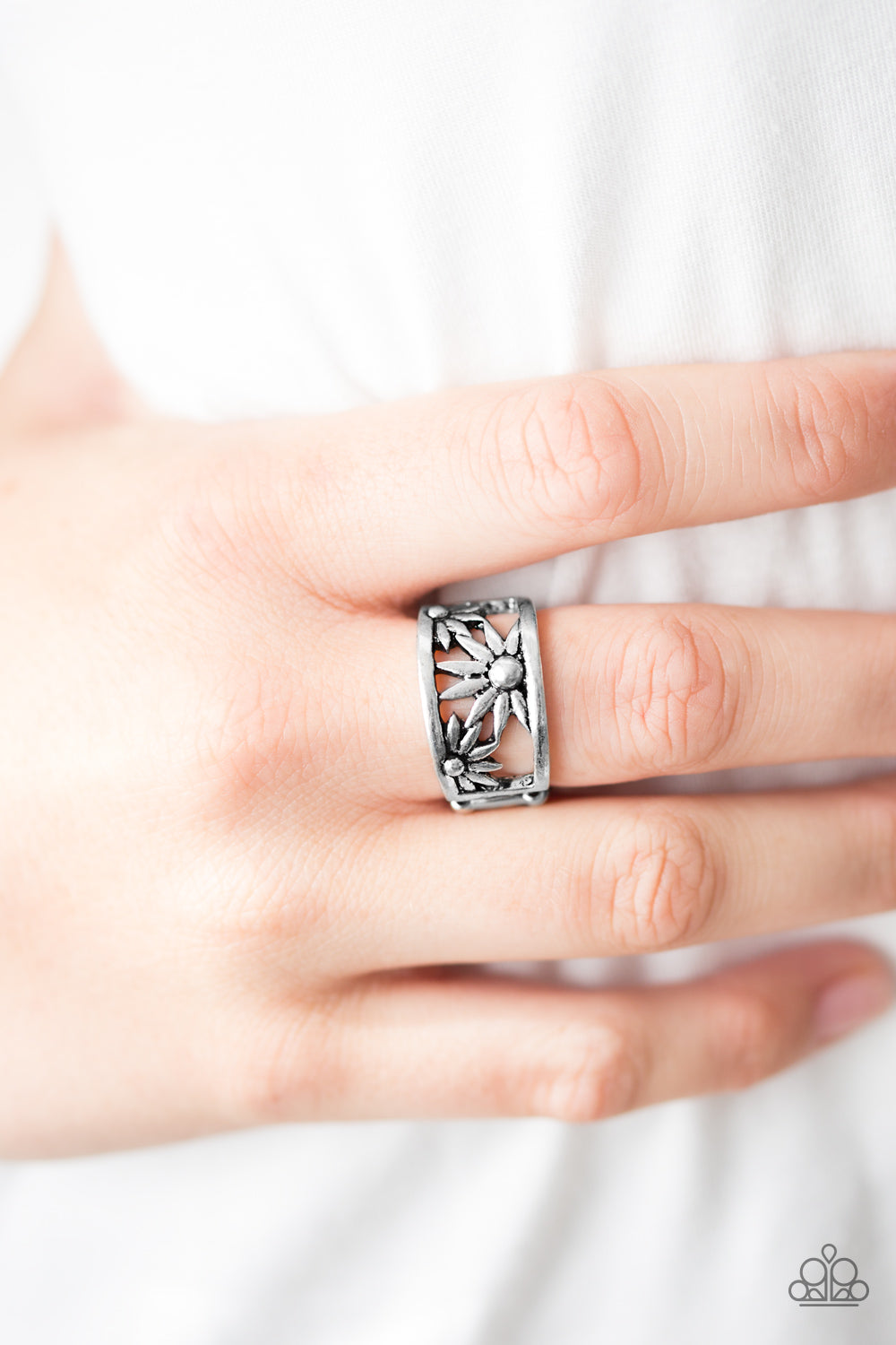 Paparazzi ♥ Let A Thousand WILDFLOWERS Bloom - Silver ♥ Ring