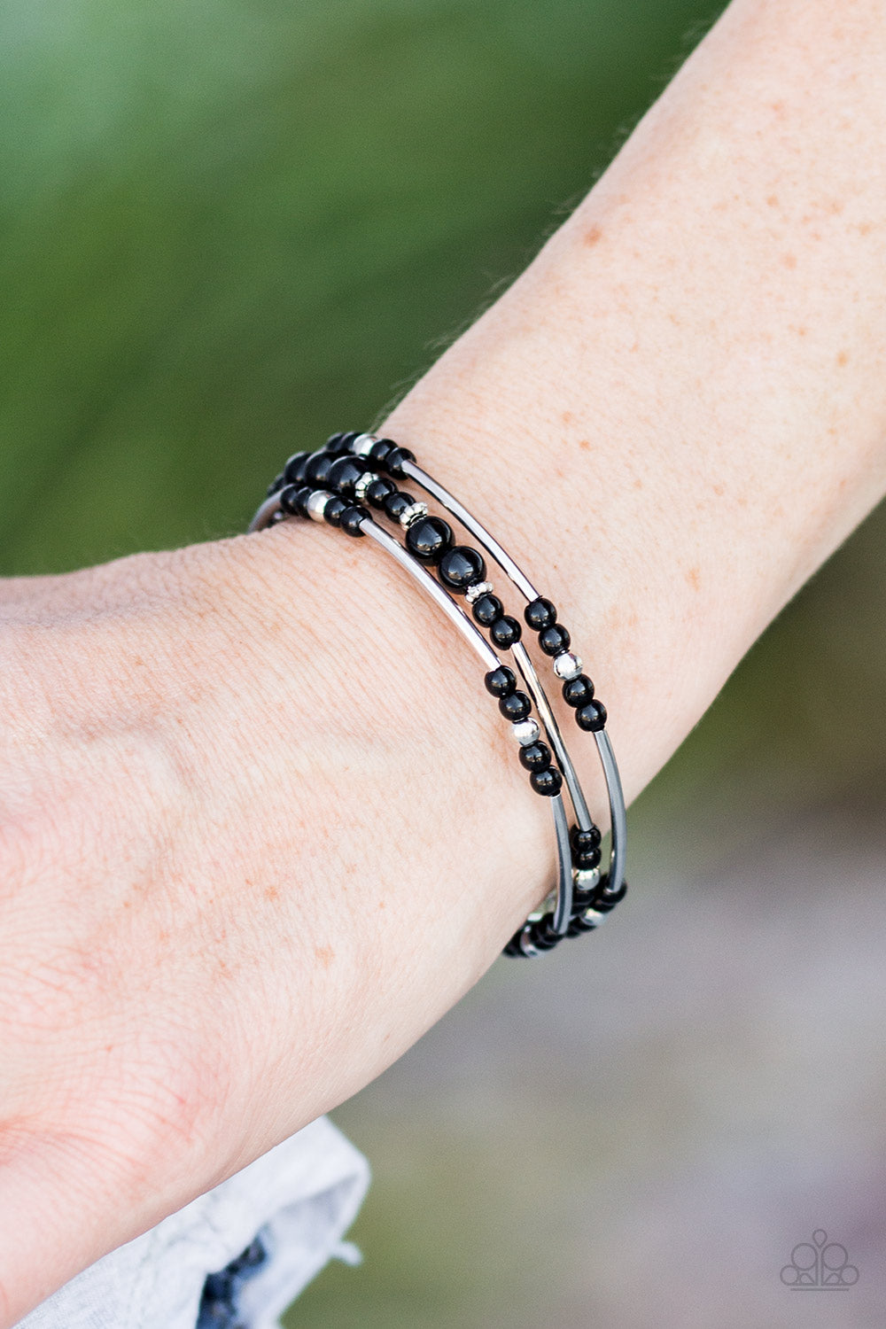 Paparazzi ♥ Twisting Tranquility - Black ♥ Bracelet