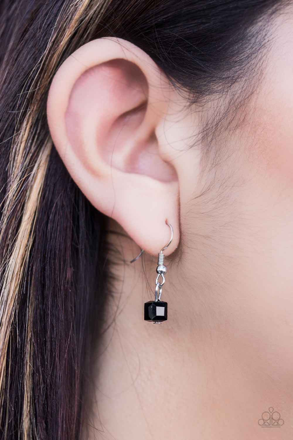 Paparazzi ♥ GEO Down In History - Black ♥ Necklace