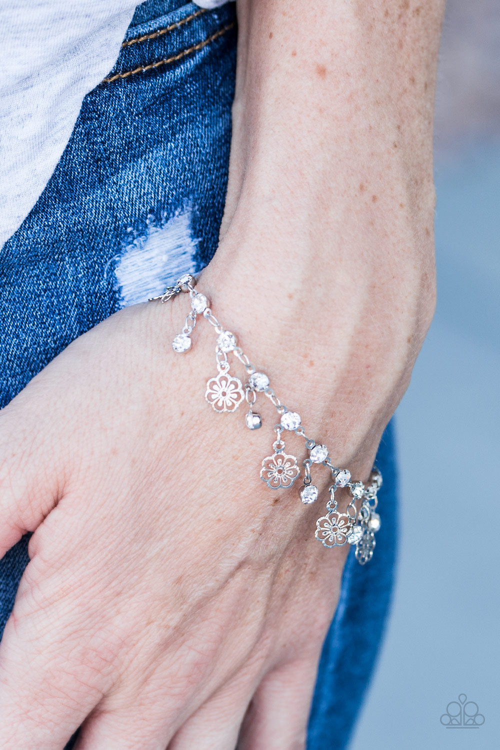 Paparazzi ♥ Hibiscus Breeze - White ♥ Bracelet