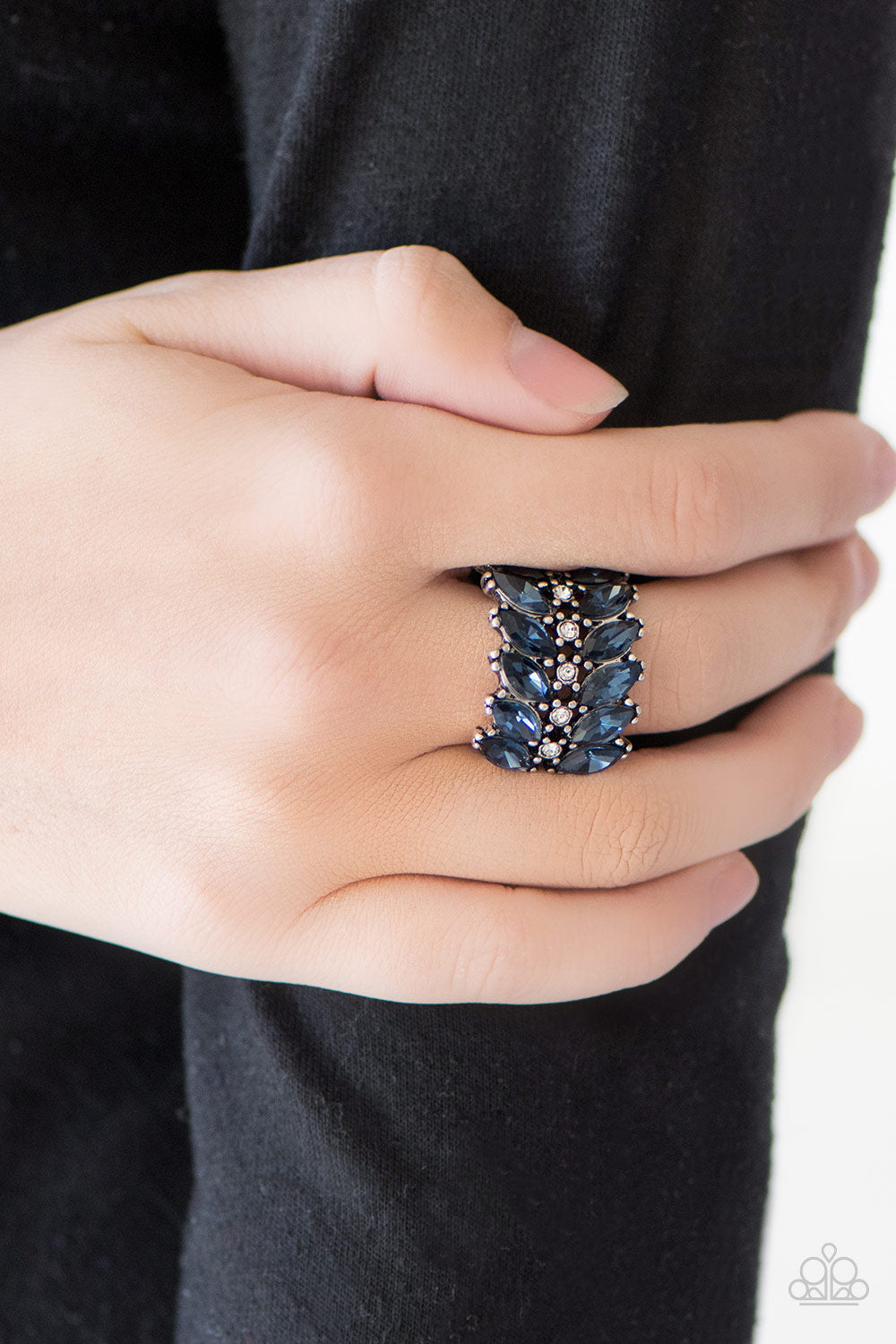 Paparazzi ♥ CACHE Money - Blue ♥ Ring