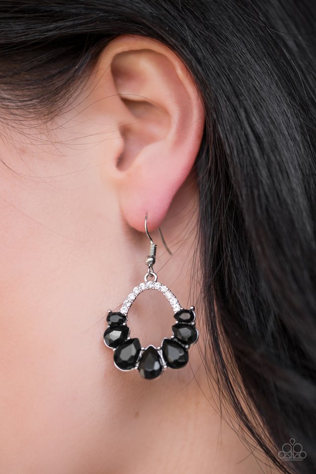 Paparazzi ♥ Kissable Shimmer - Black ♥ Earrings