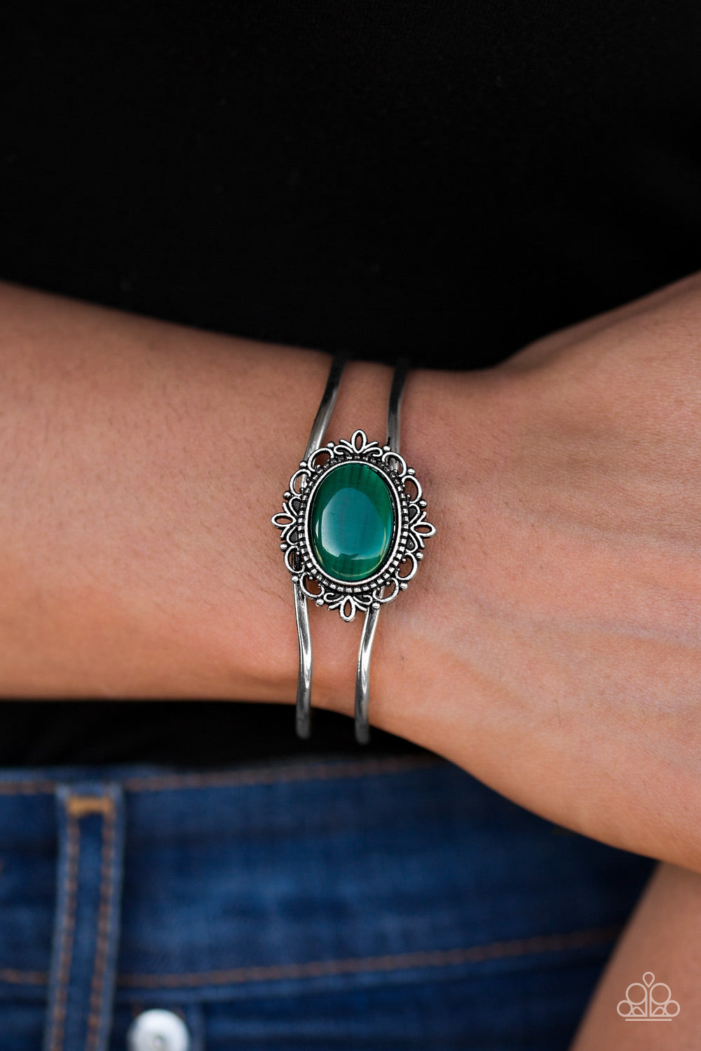 Paparazzi ♥ Castles and Champions - Green ♥ Bracelet