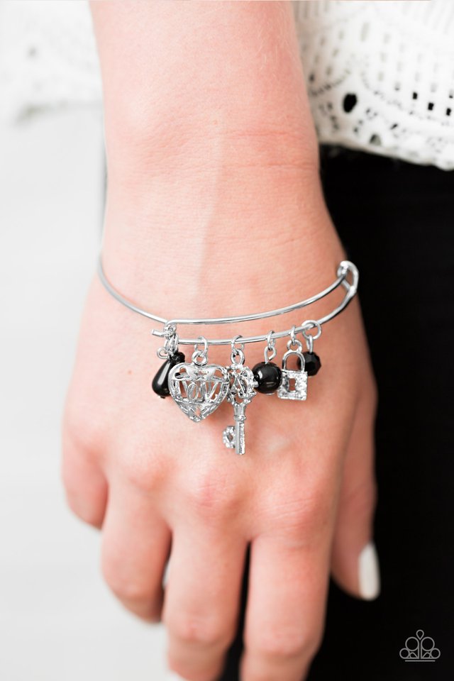 Paparazzi ♥ Locked On - Black ♥ Bracelet