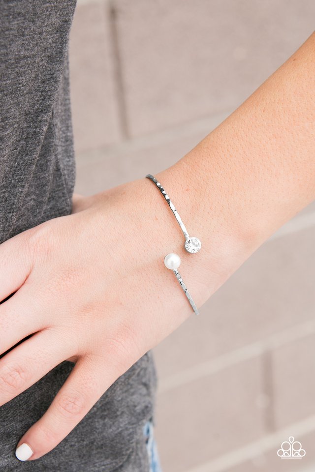 Paparazzi ♥ Mother Of Pearl - White ♥ Bracelet