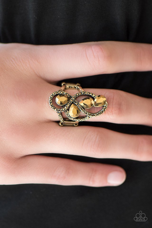 Paparazzi ♥ Wall Street Princess - Brass ♥ Ring