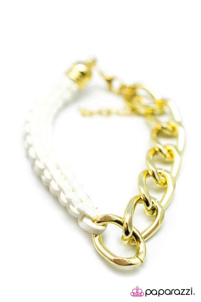 Paparazzi ♥ Crawling with Confidence - White ♥ Bracelet