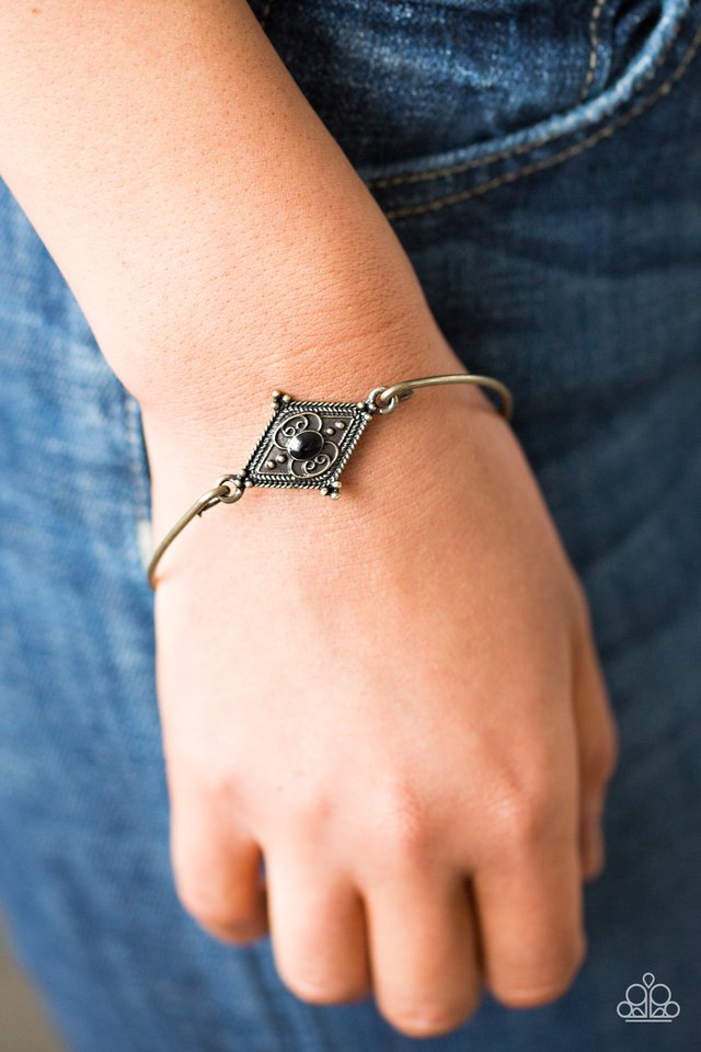 Paparazzi ♥ Worldly Wonder - Brass ♥ Bracelet