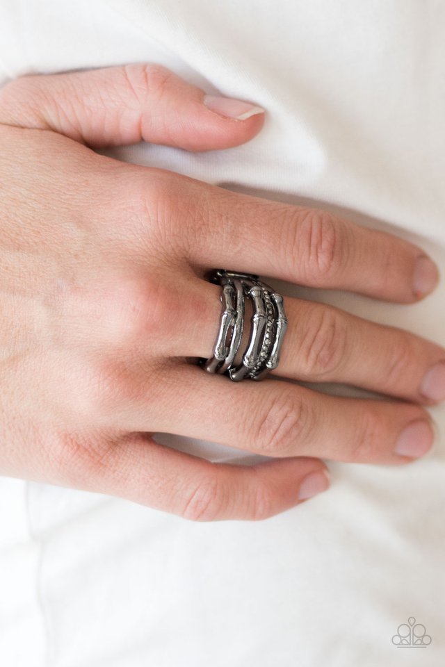 Paparazzi ♥ Always On Edge - Black ♥ Ring