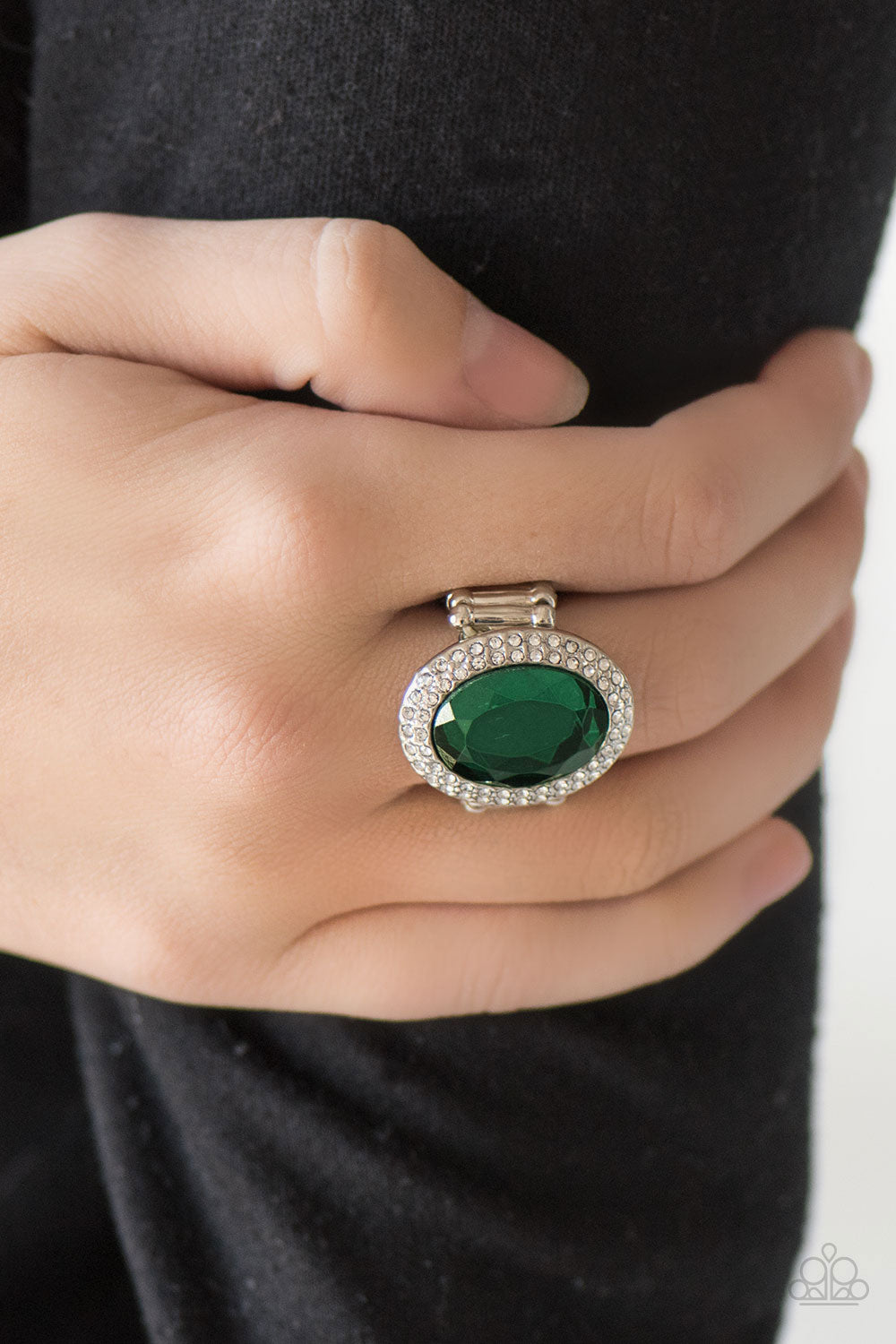 Paparazzi ♥ A Fair CACHE - Green ♥ Ring